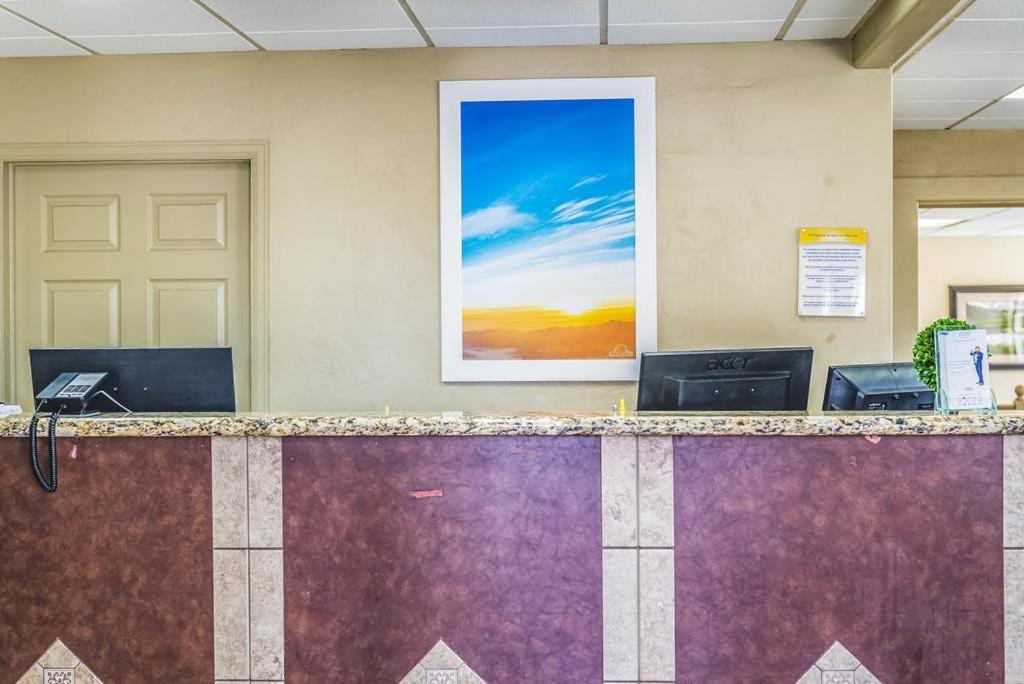 Days Inn By Wyndham Montrose Extérieur photo