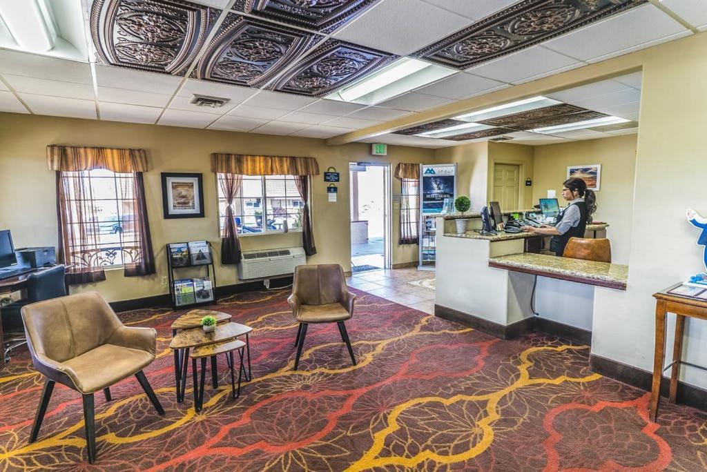 Days Inn By Wyndham Montrose Extérieur photo