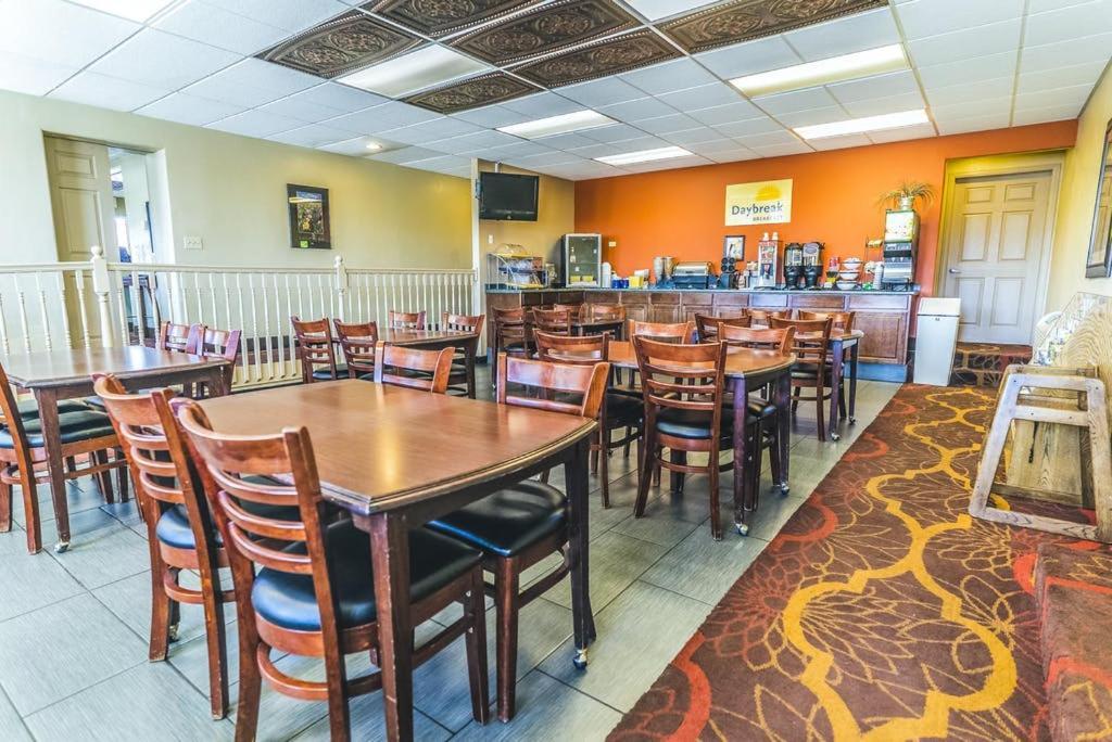 Days Inn By Wyndham Montrose Extérieur photo